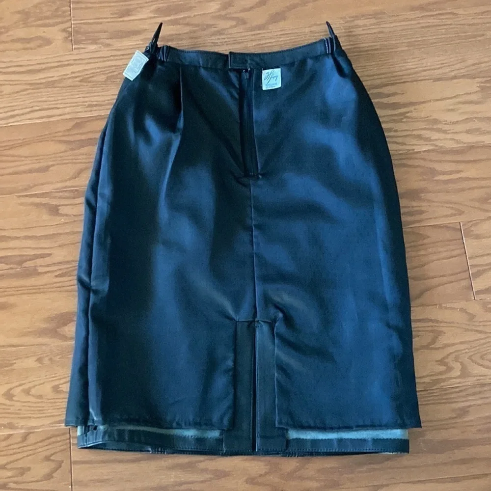 VINTAGE LEATHER SKIRTwith  BACK SLITS Buttons on Front Zipper Elastic Waist Sz 8